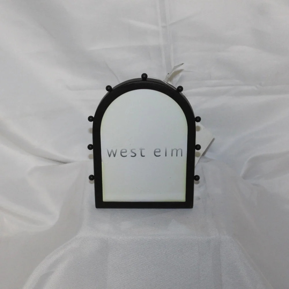 West Elm Ora Table Top Picture Frame. Sz. 5